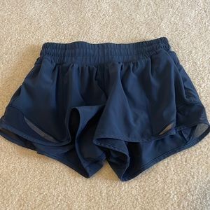 Lululemon size 2 navy hotty hot shorts 2.5 inch